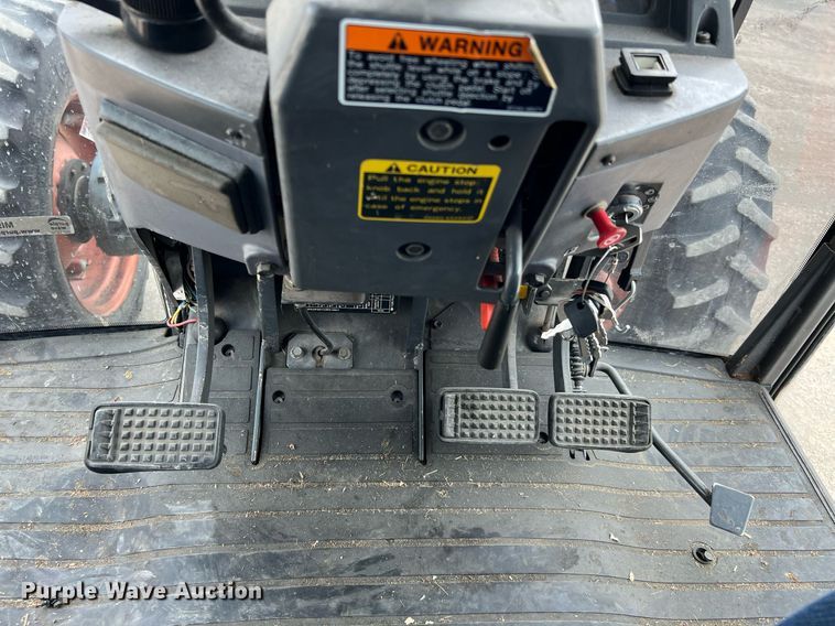 image for item MI9033 2005 Kubota M8200  MFWD tractor