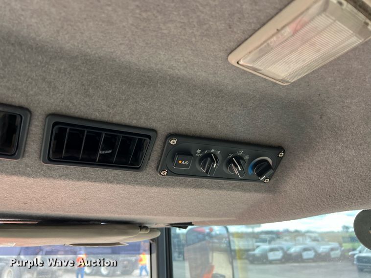 image for item MI9033 2005 Kubota M8200  MFWD tractor