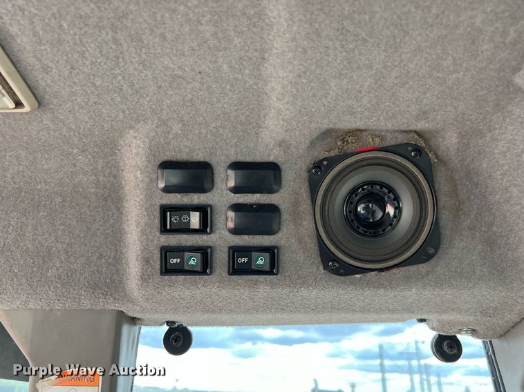 image for item MI9033 2005 Kubota M8200  MFWD tractor