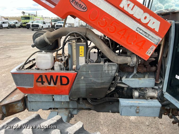 image for item MI9033 2005 Kubota M8200  MFWD tractor