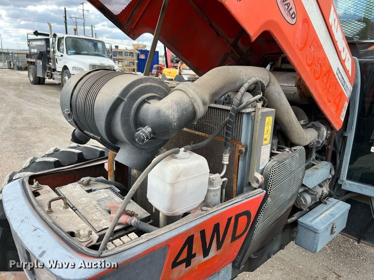 image for item MI9033 2005 Kubota M8200  MFWD tractor