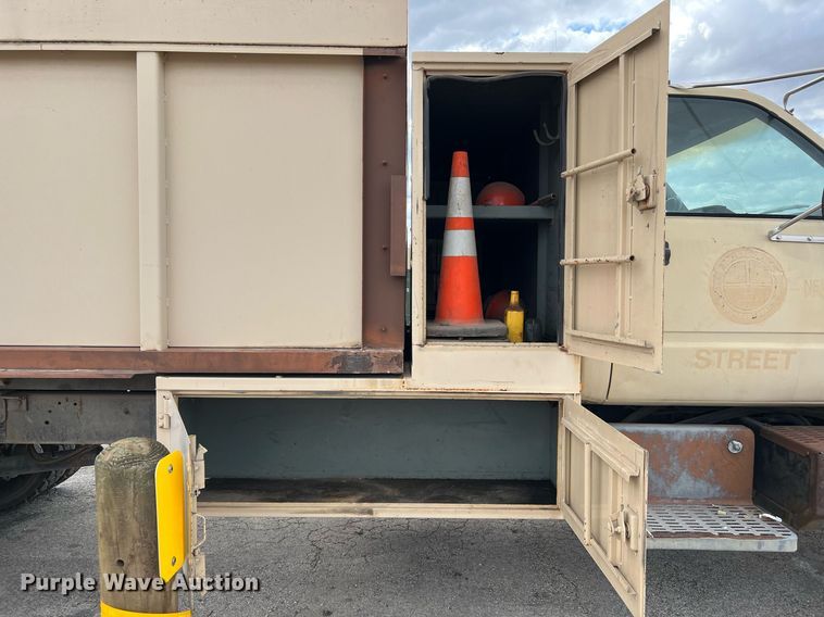 image for item MI9034 1991 GMC TopKick C6500  dump truck