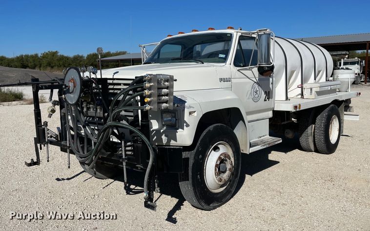 image for item NA9667 1994 Ford F600  water truck