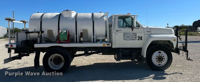 image for item NA9667 1994 Ford F600  water truck