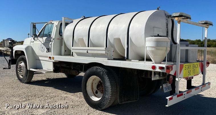 image for item NA9667 1994 Ford F600  water truck