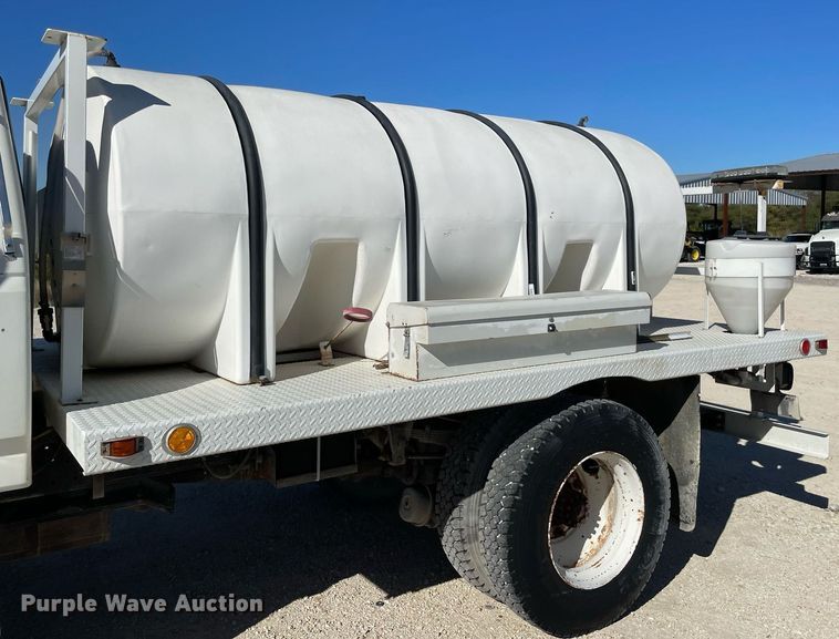 image for item NA9667 1994 Ford F600  water truck