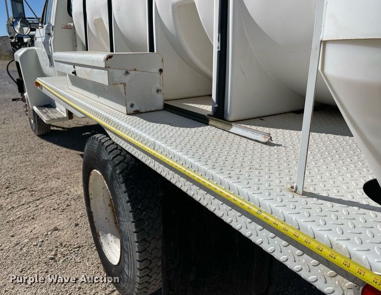 image for item NA9667 1994 Ford F600  water truck