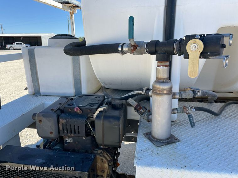 image for item NA9667 1994 Ford F600  water truck