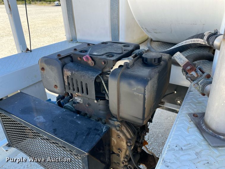 image for item NA9667 1994 Ford F600  water truck