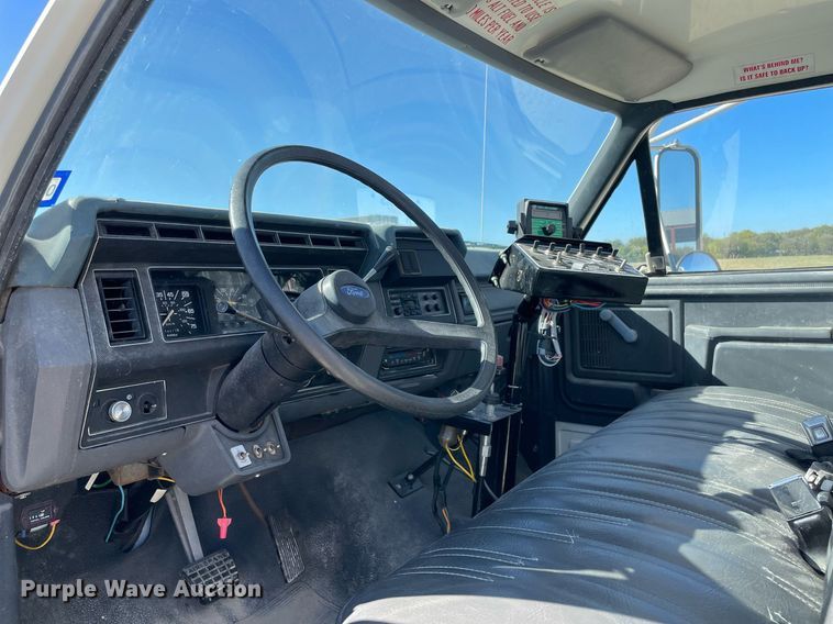 image for item NA9667 1994 Ford F600  water truck