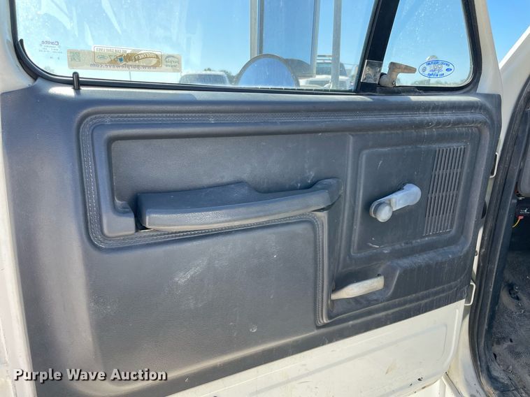 image for item NA9667 1994 Ford F600  water truck