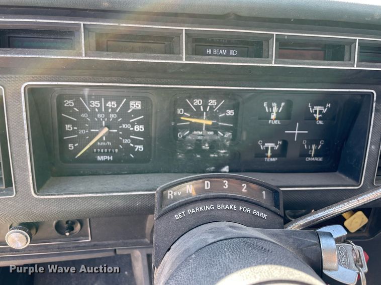 image for item NA9667 1994 Ford F600  water truck