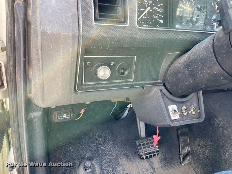 image for item NA9667 1994 Ford F600  water truck