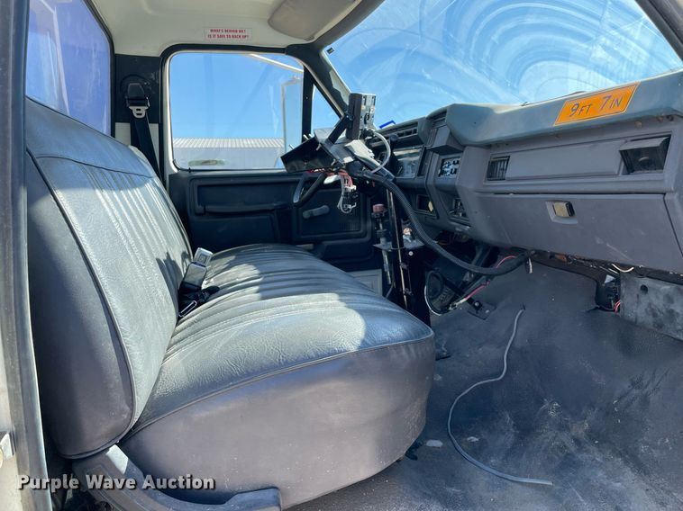 image for item NA9667 1994 Ford F600  water truck