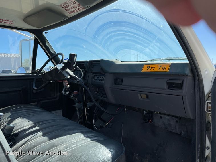 image for item NA9667 1994 Ford F600  water truck