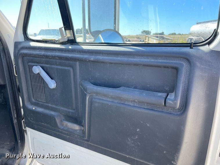 image for item NA9667 1994 Ford F600  water truck