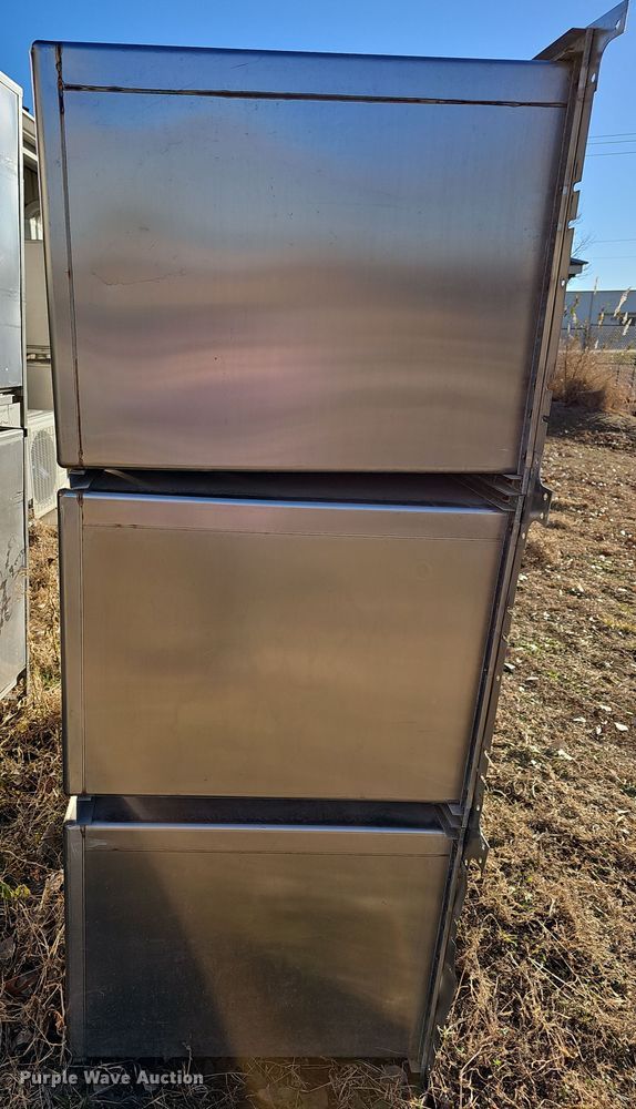 image for item NE9320 (8) kennels