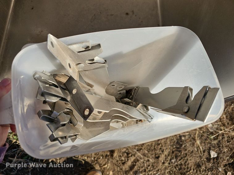 image for item NE9320 (8) kennels