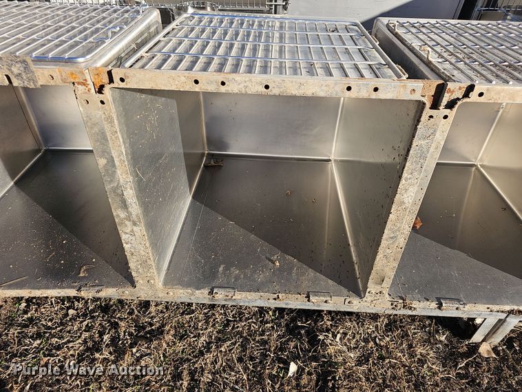 image for item NE9320 (8) kennels
