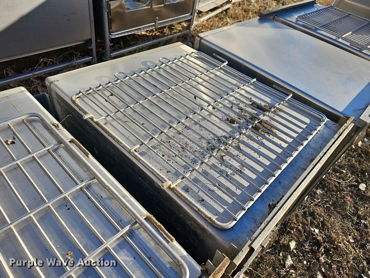 image for item NE9320 (8) kennels