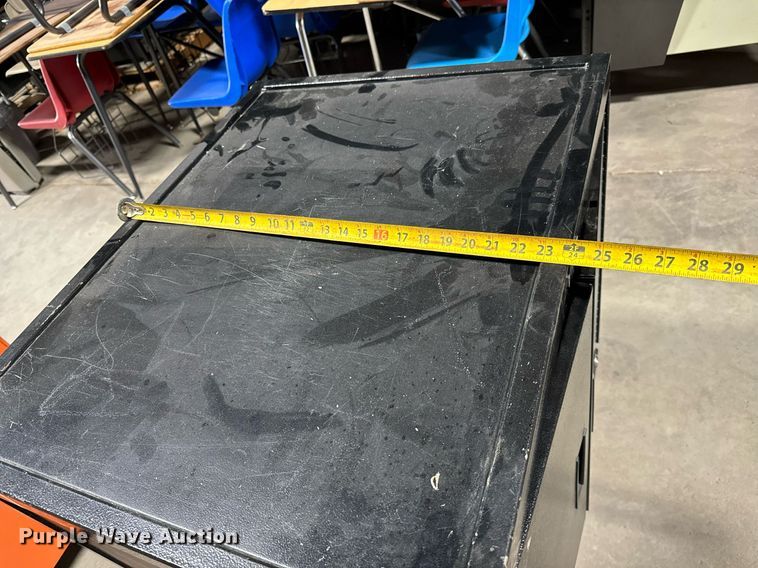 image for item NI9612 (14) rolling carts