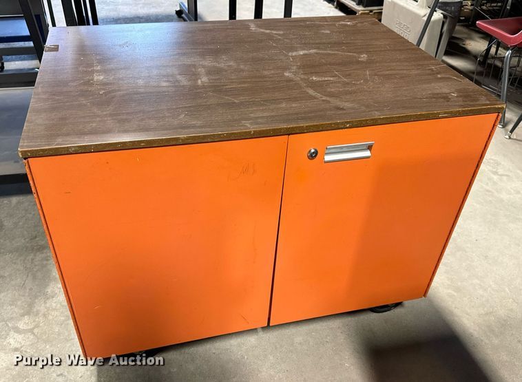 image for item NI9612 (14) rolling carts