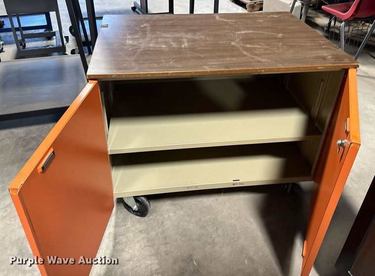 image for item NI9612 (14) rolling carts