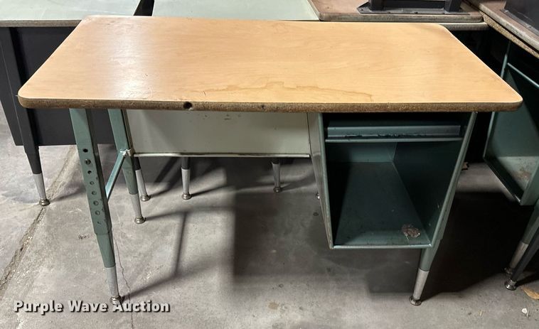 image for item NI9634 Approximately (220) desks