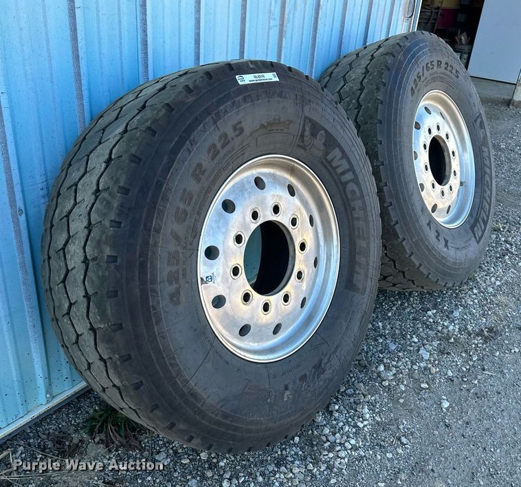 image for item NL9316 Michelin  425/65R22.5 tires and wheels