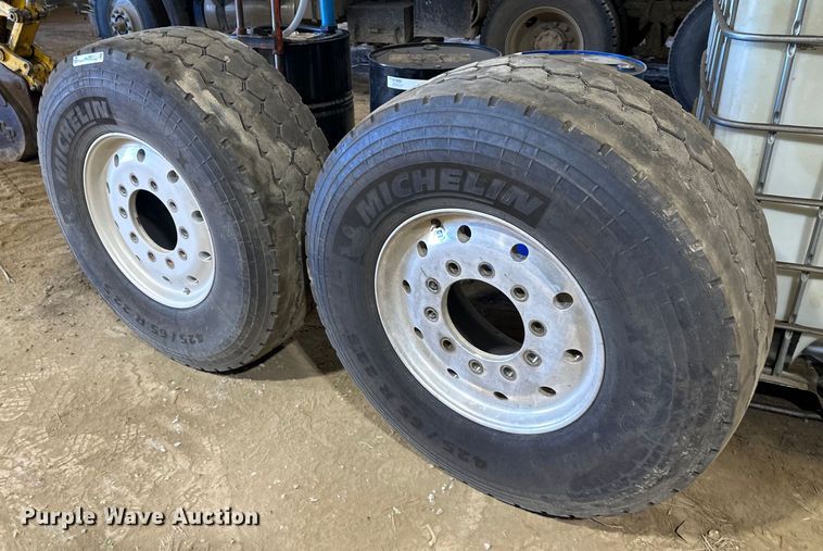 image for item NL9317 Michelin  425/65R22.5 wheels and tires