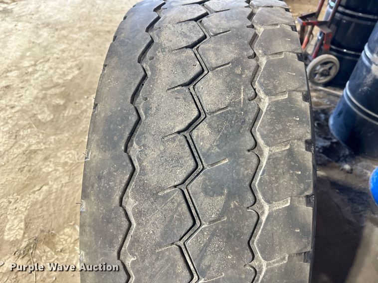 image for item NL9317 Michelin  425/65R22.5 wheels and tires