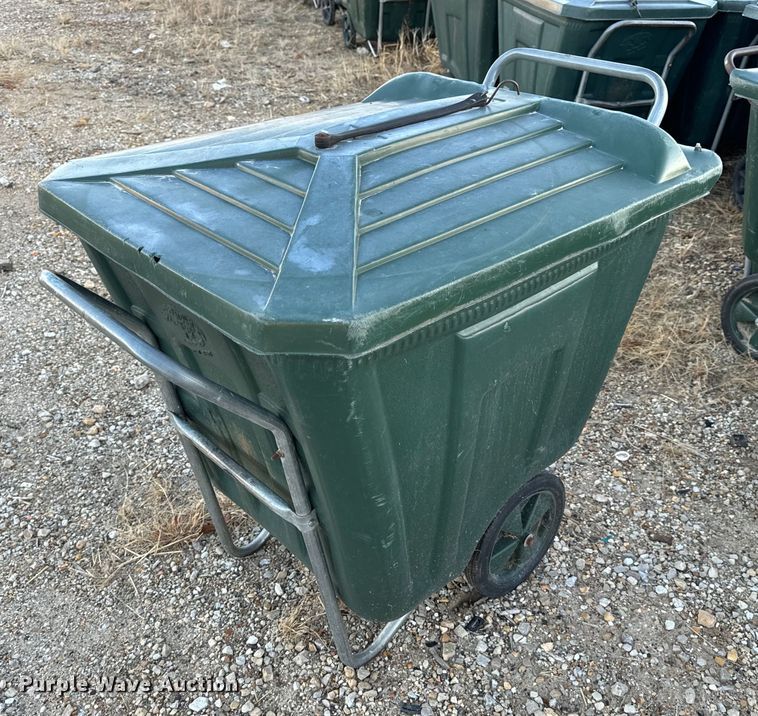 image for item NM9101 Approximately 50 trash carts