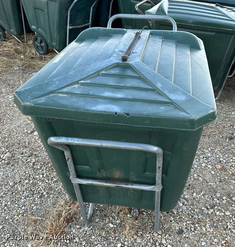 image for item NM9101 Approximately 50 trash carts