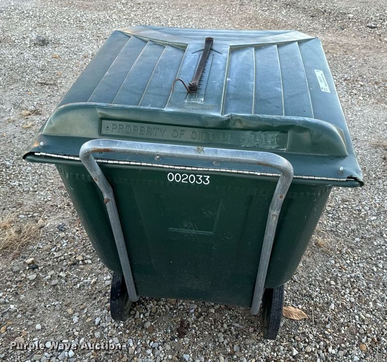 image for item NM9101 Approximately 50 trash carts