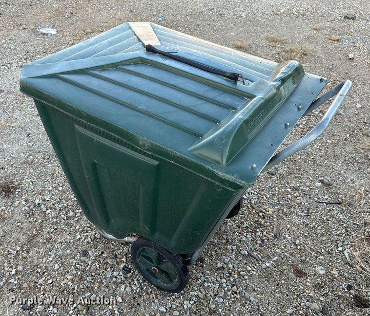 image for item NM9101 Approximately 50 trash carts