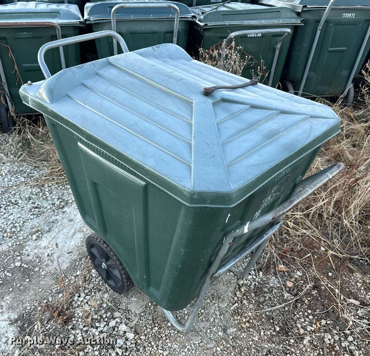 image for item NM9102 Approximately 50 trash carts