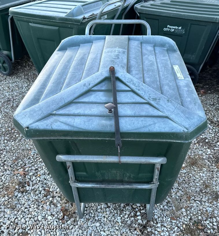 image for item NM9103 Approximately 50 trash carts