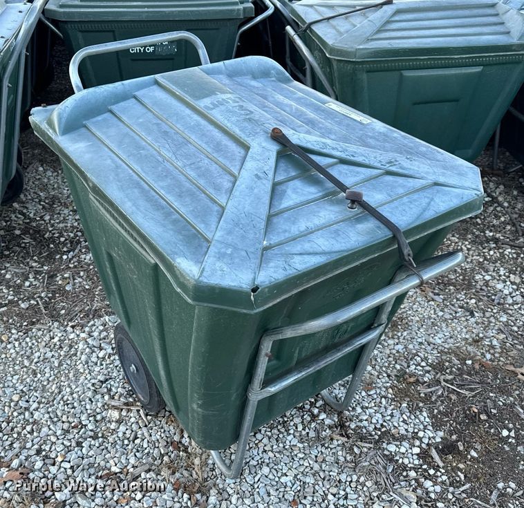 image for item NM9103 Approximately 50 trash carts
