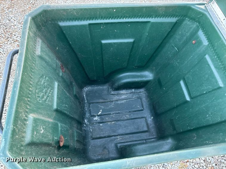 image for item NM9103 Approximately 50 trash carts