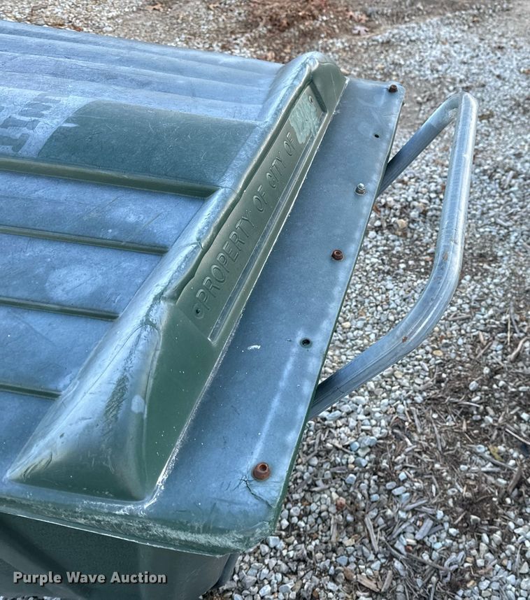 image for item NM9103 Approximately 50 trash carts