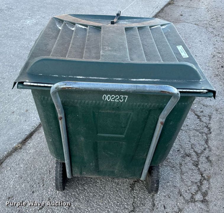 image for item NM9104 Approximately 50 trash carts