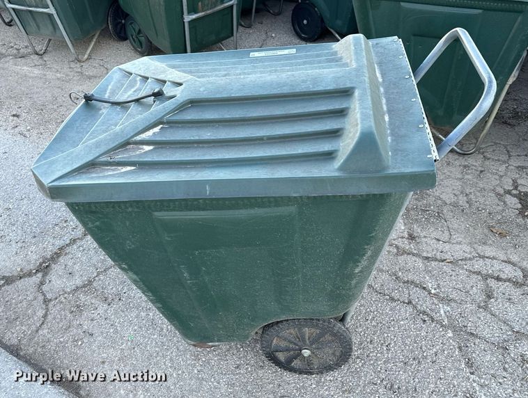 image for item NM9104 Approximately 50 trash carts