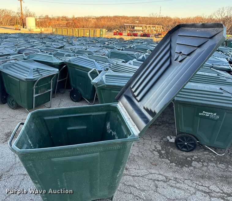 image for item NM9104 Approximately 50 trash carts