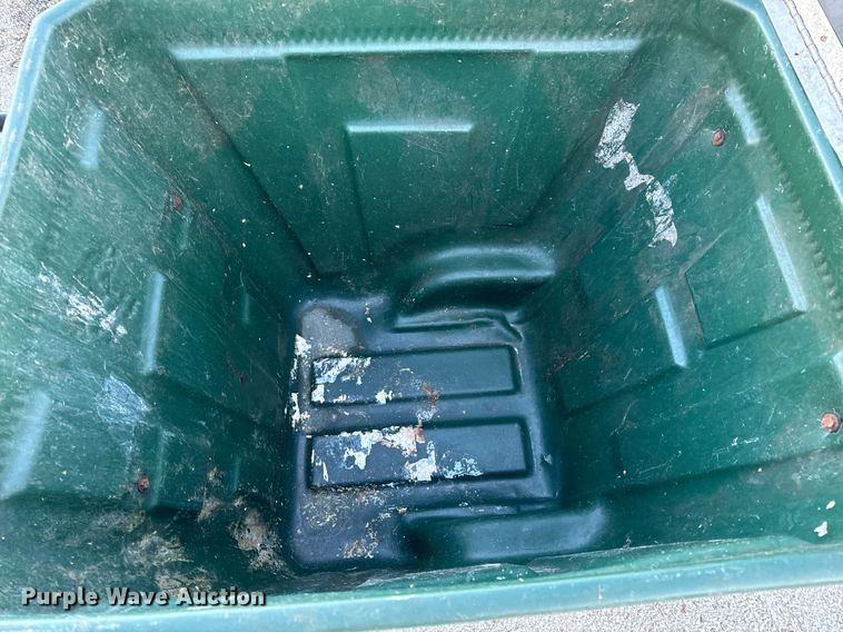 image for item NM9104 Approximately 50 trash carts