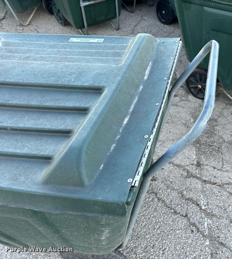 image for item NM9104 Approximately 50 trash carts