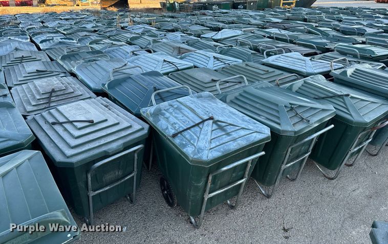 image for item NM9105 Approximately 50 trash carts
