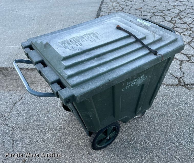 image for item NM9105 Approximately 50 trash carts