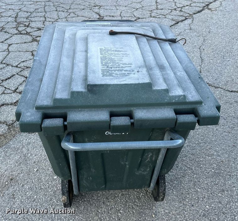 image for item NM9105 Approximately 50 trash carts