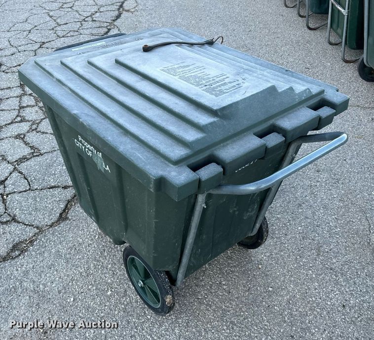 image for item NM9105 Approximately 50 trash carts