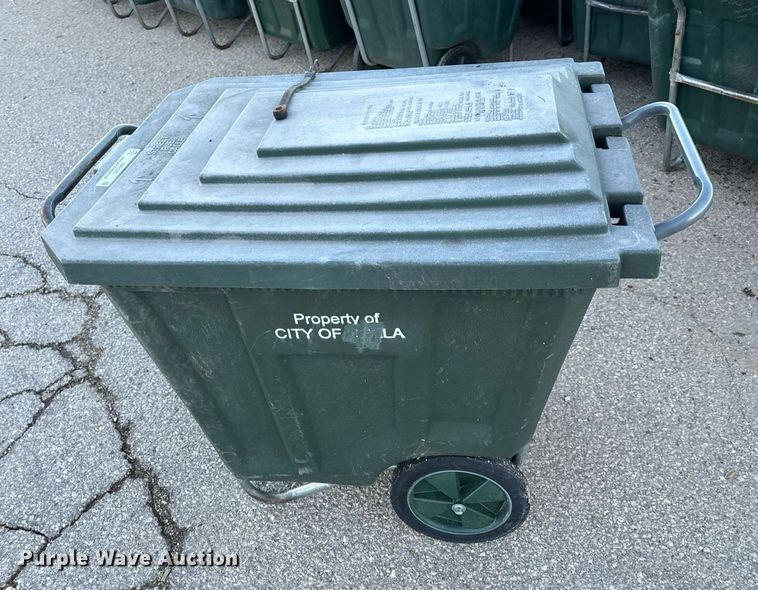 image for item NM9105 Approximately 50 trash carts